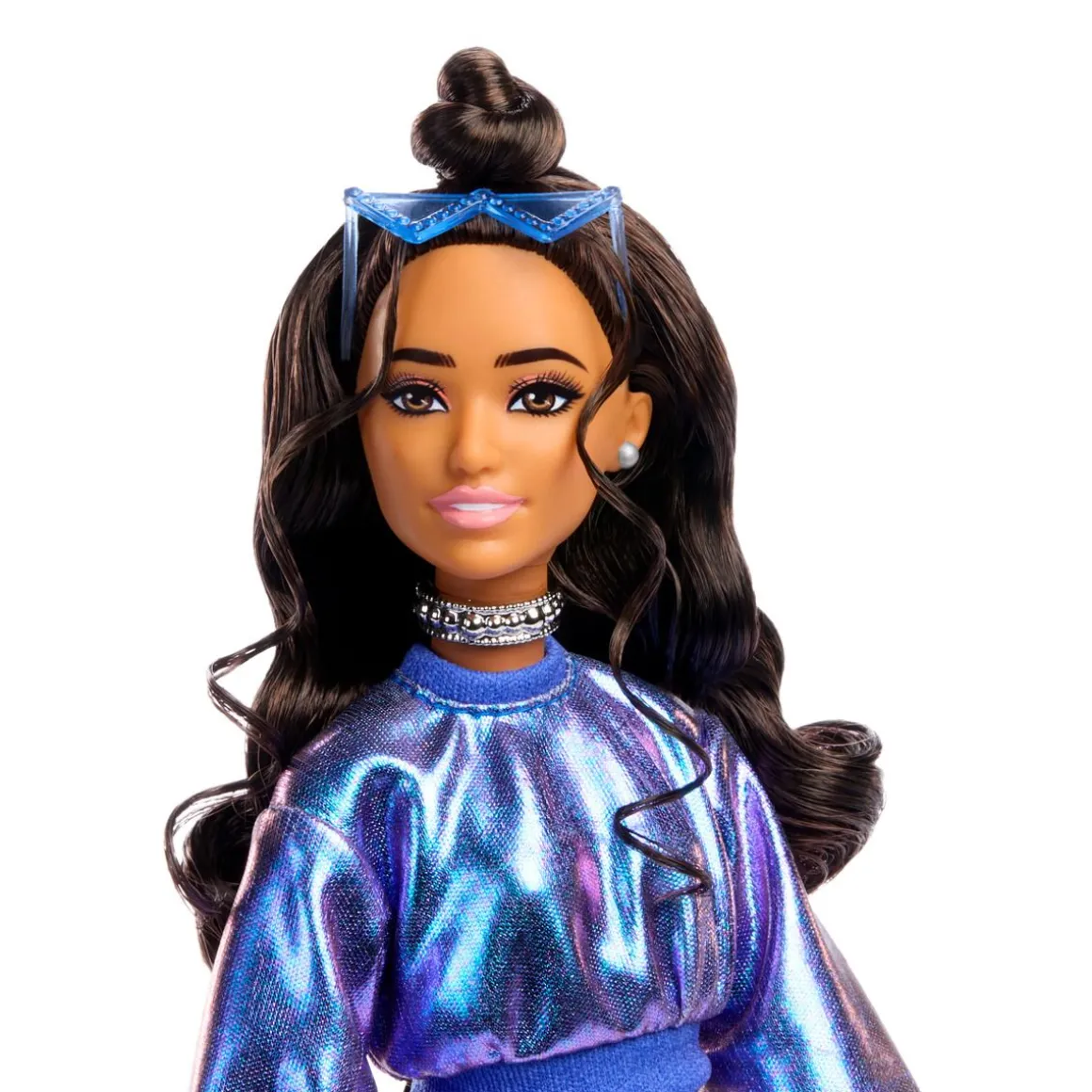 BARBIE DELUXE STYLE -NUKKE SINISESSÄ ASUSSA