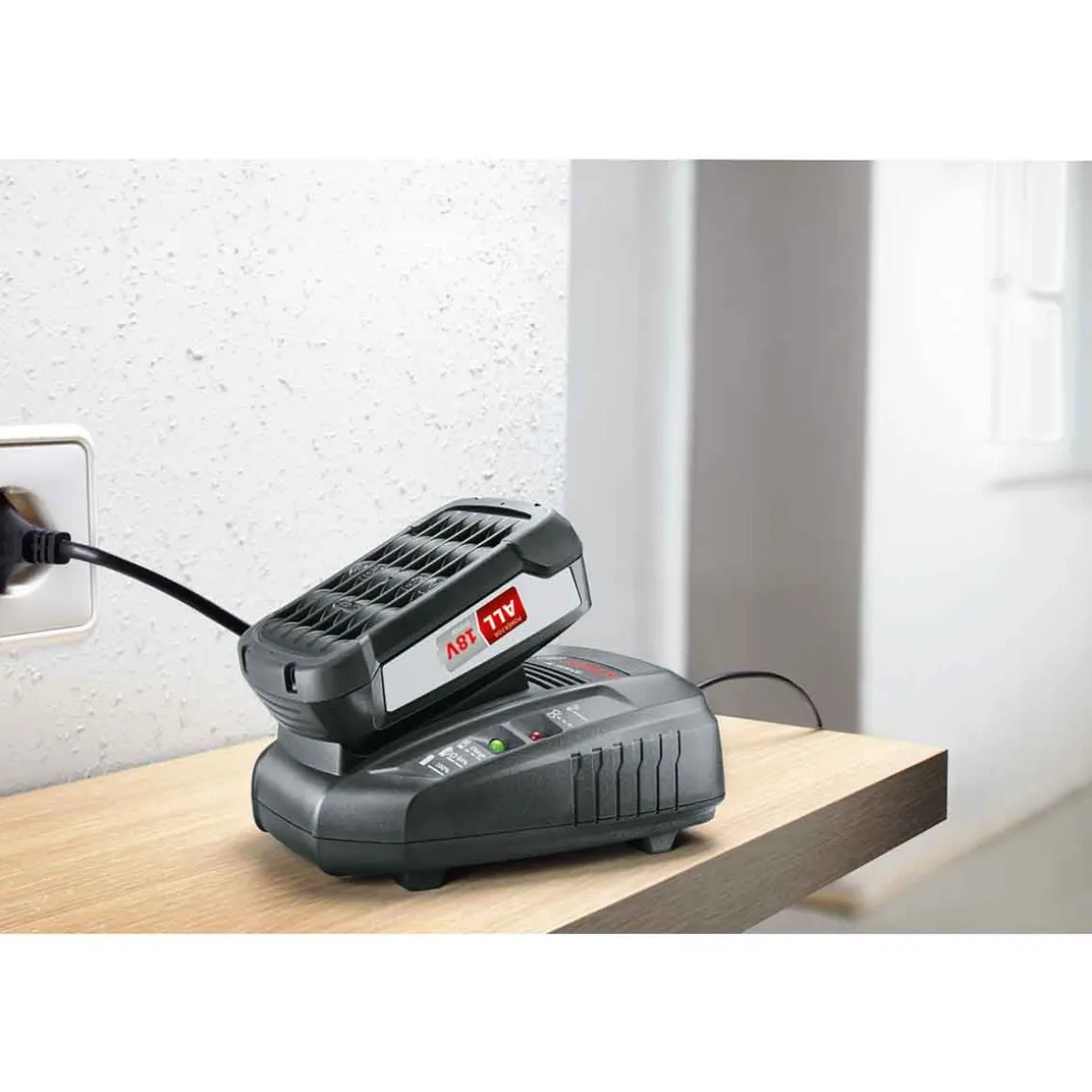 BOSCH AKKULATURIPAKETTI 18V 2,5AH + PIKALATURI AL 1830 CV