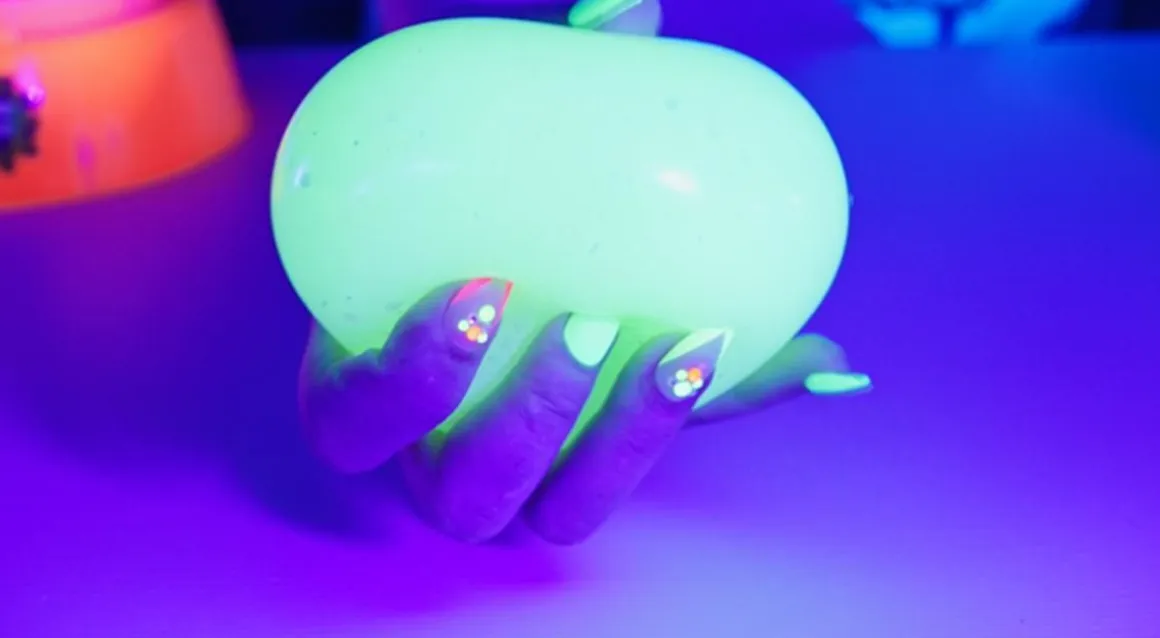 DR.SQUISH DOCTOR SQUISH GLOW IT SQUISHY MAKER STATION