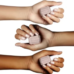 ESSIE 121 TOPLESS & BAREFOOT -KYNSILAKKA