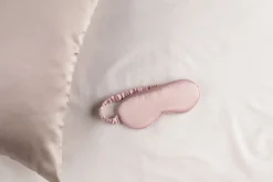FANNI K UNIMASKI SILK VAALEANPUNAINEN