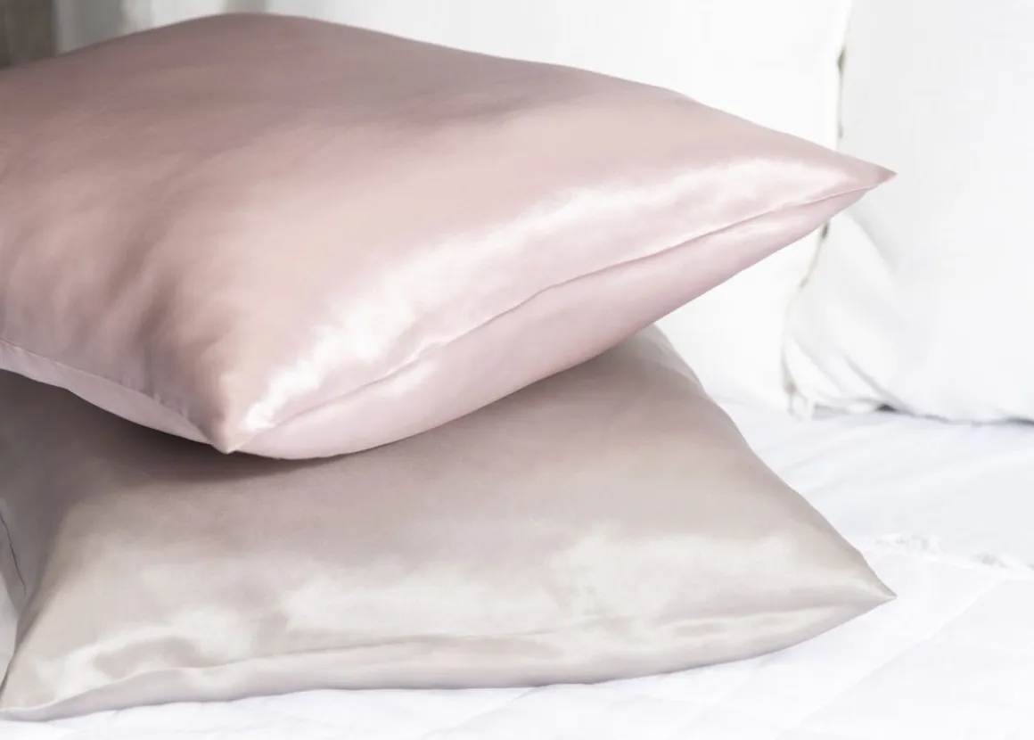 FANNI K TYYNYLIINA SILK 50X60CM HARMAA