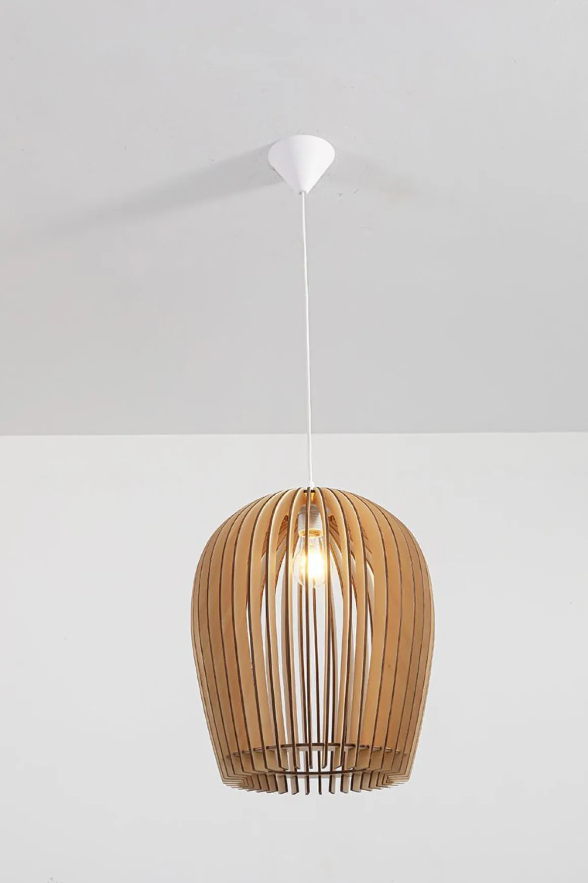 FOCUSLIGHT LUMME RIIPPUVALAISIN 34 CM PUU
