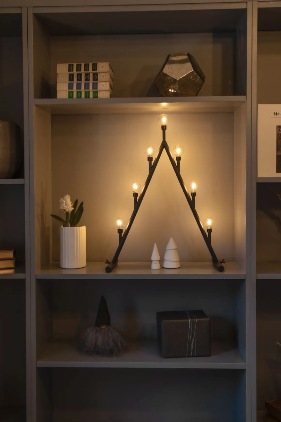 KYNTTELIKKÖ MUSTA METALLINEN 7 LAMPPUA, AMBER LED, IP20. MUUNTA
