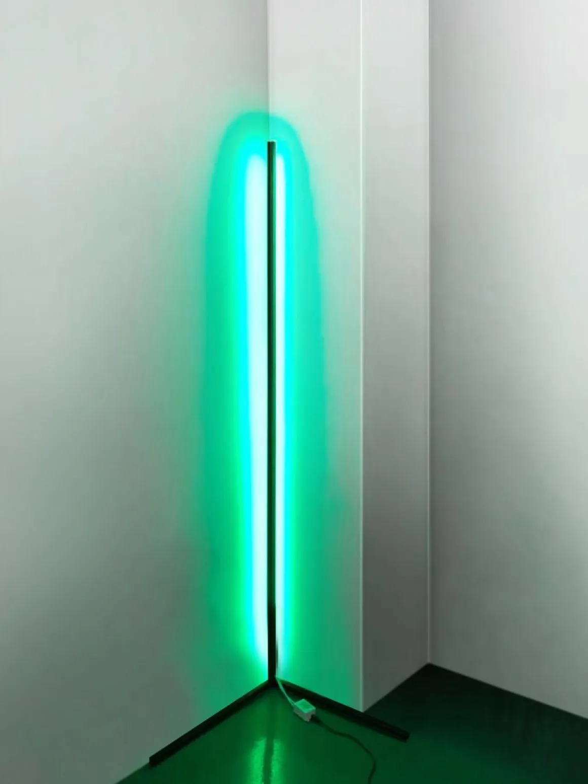 LED ENERGIE LED-KULMAVALAISIN 12W 500LM RGB+WW KAUKOSÄÄDIN OHJAUS