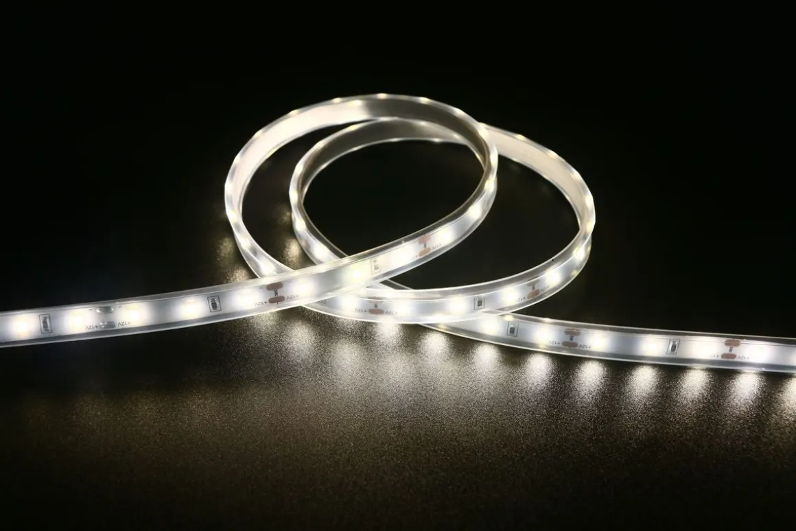 LED ENERGIE VALONAUHASARJA 2M 9,6W 900LM 4000K IP44/IP65