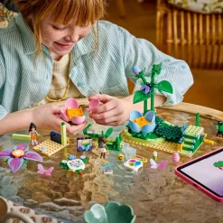 LEGO 42702 KUKKIEN JA KEIJUJEN KORISTAMA TEEKUPPIKARUSELLI