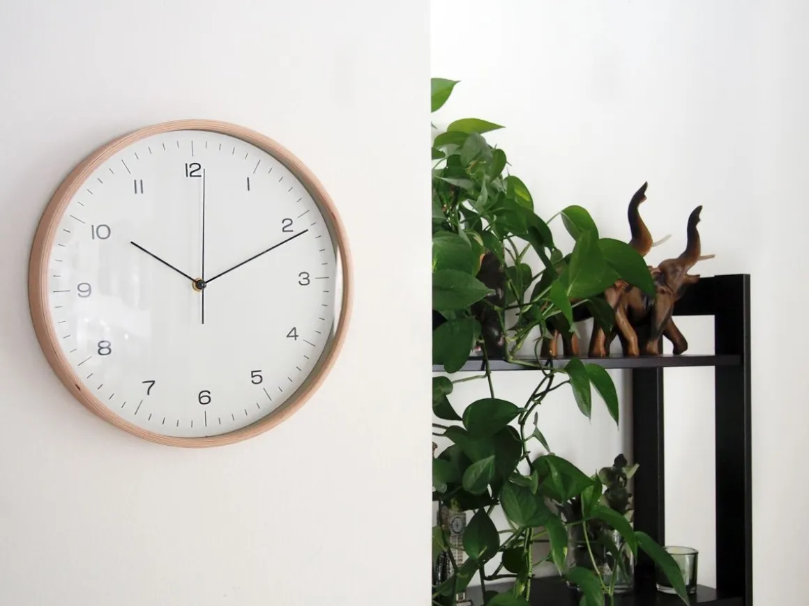 4LIVING SEINÄKELLO VANERI 31 CM