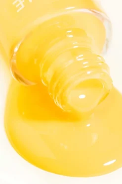 LUMENE PURE GLOSS KYNSILAKKA 42 BANAANIJÄÄTELÖ