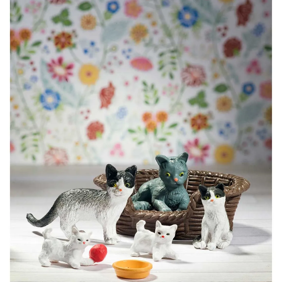 LUNDBY KISSAPERHE NUKKEKOTIIN