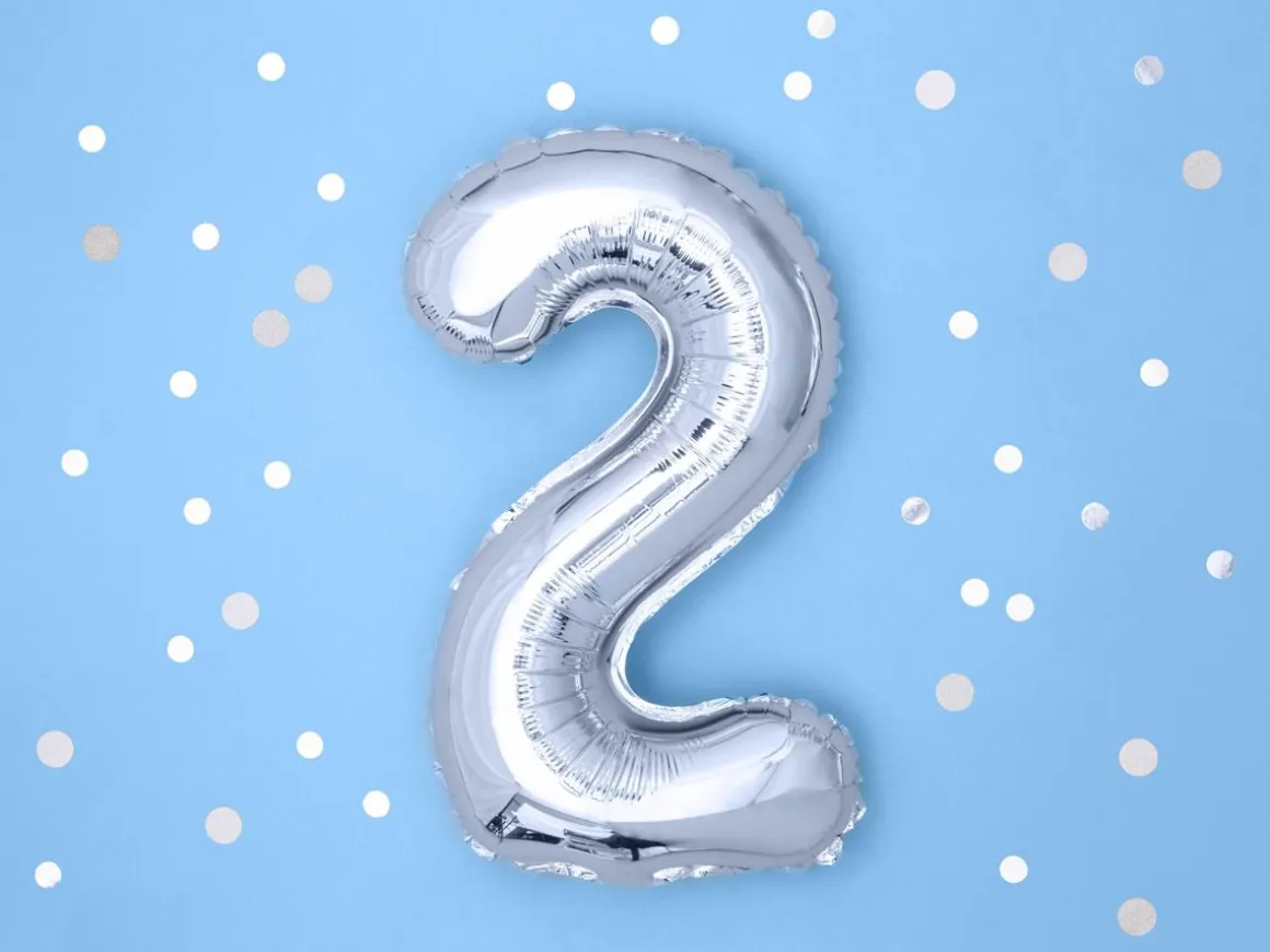 NUMEROFOLIO 2 HOPEANVÄRINEN ILMATÄYTTEINEN 35 CM