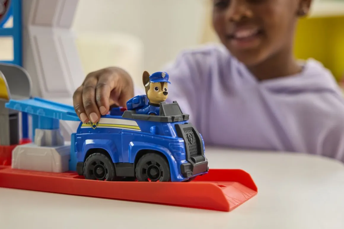PAW PATROL RYHMÄ HAU SEIKKAILULAHDEN PÄÄMAJA