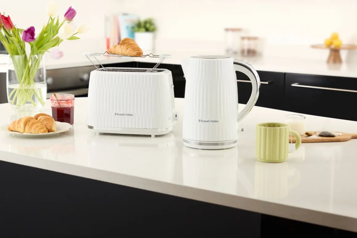 RUSSELL HOBBS EDEN VEDENKEITIN VALKOINEN