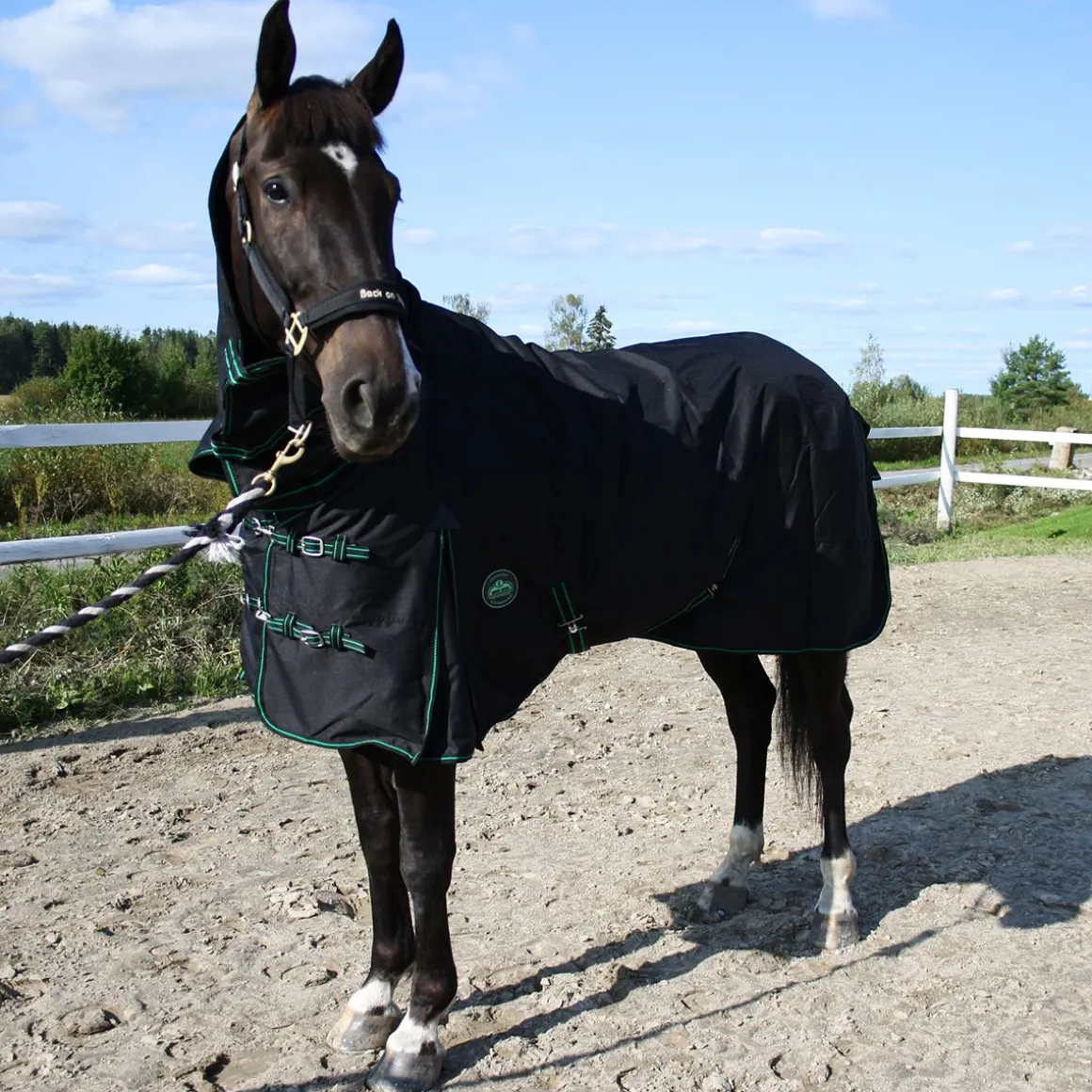 607 SADELOIMI FULL NECK MUSTA 145CM
