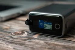 SWISSTEN VARAVIRTALÄHDE 25000MAH 100W