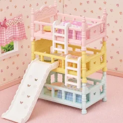 SYLVANIAN FAMILIES KOLMOISKERROSSÄNKY LIUKUMÄELLÄ