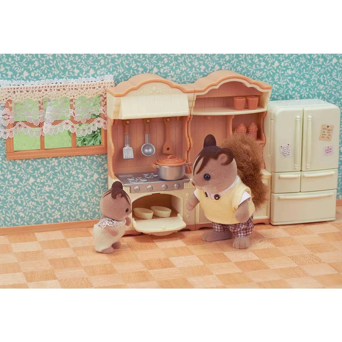 SYLVANIAN FAMILIES MAALAISTALON KEITTIÖ JÄÄKAAPILLA